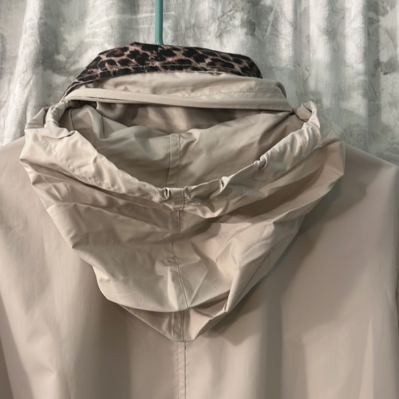Ladies’ JM Collection Khaki/Leopard Print Windbreaker Rain Jacket (Large) - Picture 5 of 5